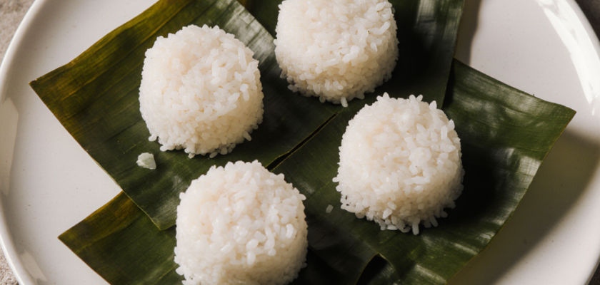 Four-Ingredient Lotus Leaf Steamed Sweet Rice Cakes